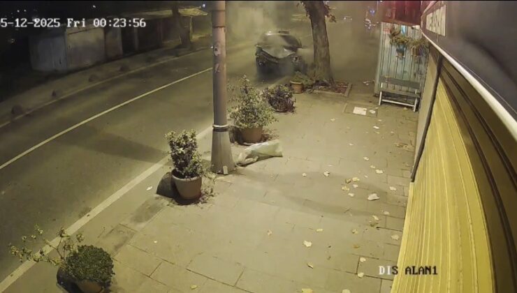 Beykoz’da ehliyetsiz sürücünün kullandığı otomobil ağaca çarpıp yola savruldu: 2 yaralı