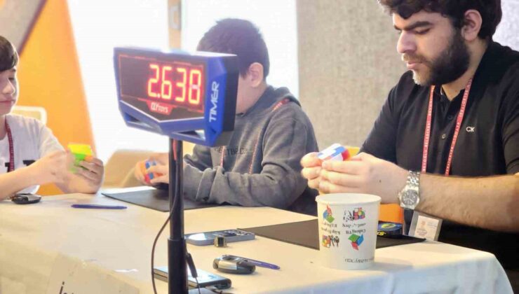 Beyoğlu’nda ilk kez düzenlenen Rubik Küp Turnuvası büyük heyecana sahne oldu
