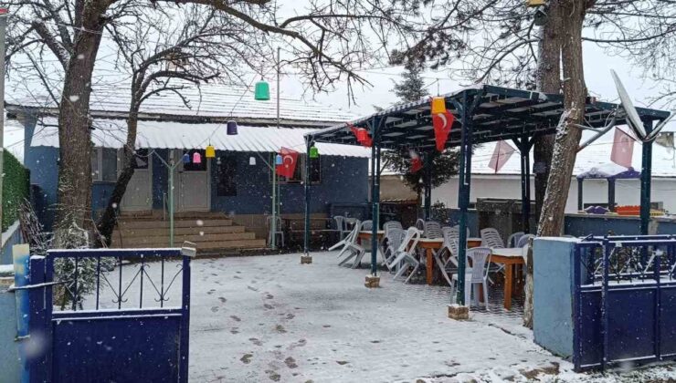 Bilecik’in yüksek kesimlerine mevsimin ilk karı düştü