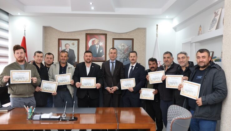 Bilecik’te ana arı yetiştiriciliği eğitimi alan 33 arıcı sertifikalarını aldı