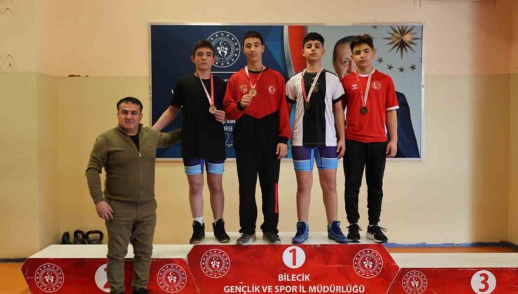 Bilecik’te güreşte gençlerden yoğun mücadele