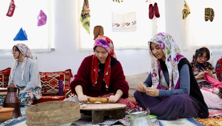 Bilecik’te öğrencilerden hayır çarşısı