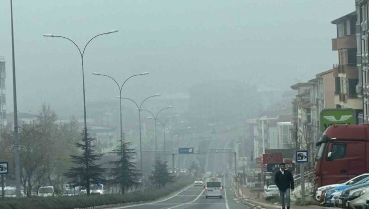 Bilecik’te sis gün boyu etkisini sürdürdü