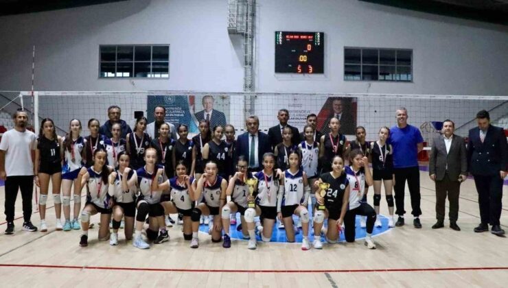 Bilecik’te Yıldız Kızlar Voleybol finali heyecanı
