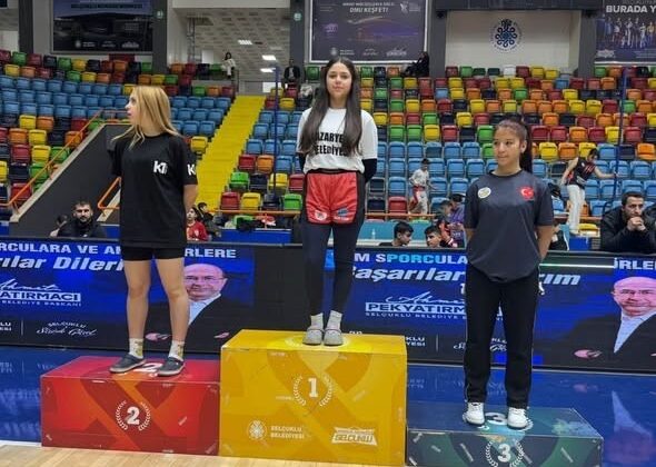 Bilecikli kick boksçulardan Türkiye derecesi