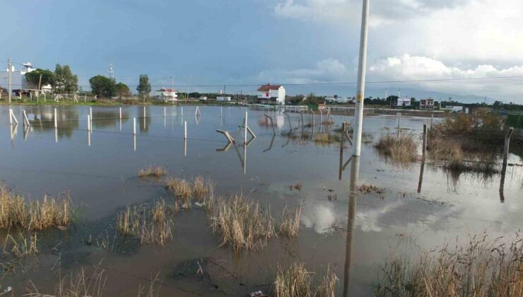 Burhaniye de yazlıklar su altında kaldı