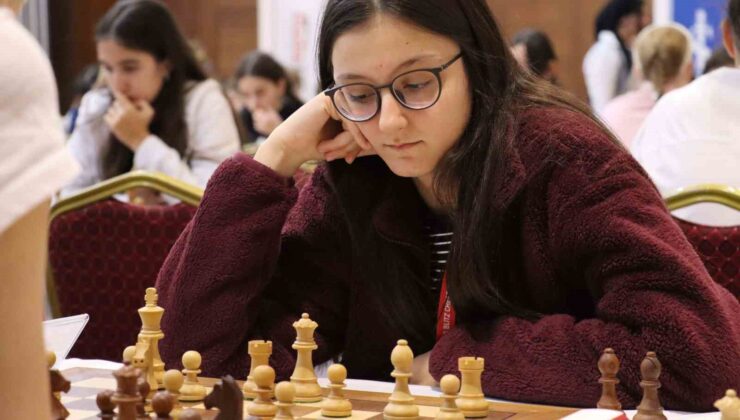 Bursa Büyükşehir Belediyesporlu Arya Aydoğan Dünya dördüncüsü