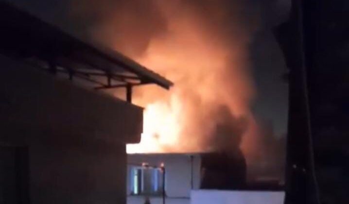 Bursa’da çatı yangını mahalleyi ayağa kaldırdı