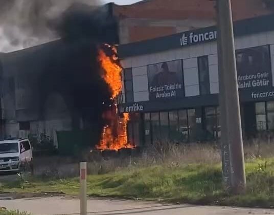 Bursa’da elektrik panosundan çıkan yangın işyerine sıçradı