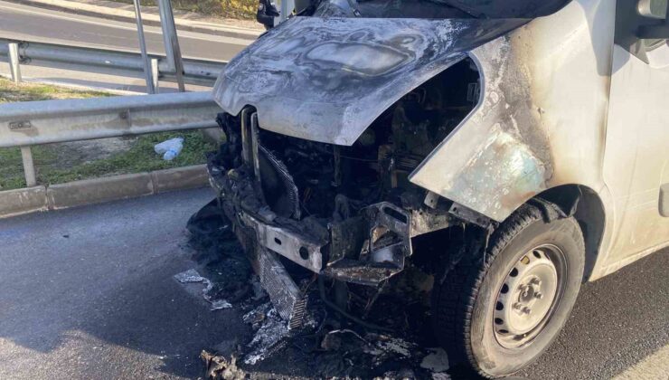 Bursa’da minibüs yangını: BUSKİ Ekipleri yangının büyümesini önledi