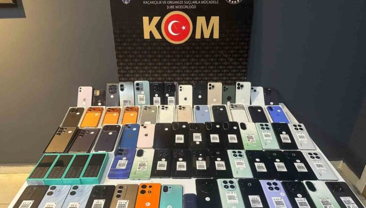 Bursa’da piyasa değeri 3 milyon lira olan kaçak cep telefonları ve USB kablolar ele geçirildi