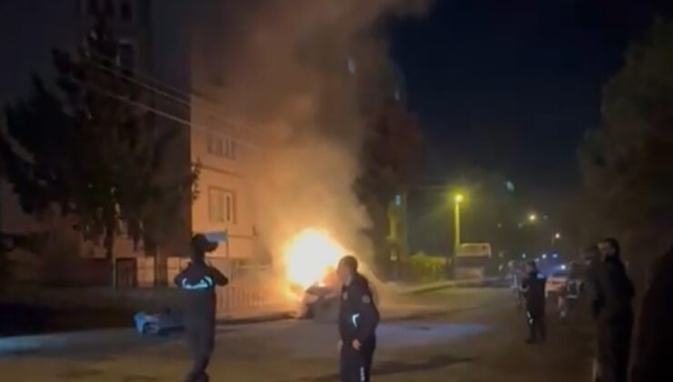 Bursa’da seyir halindeki otomobil alev aldı