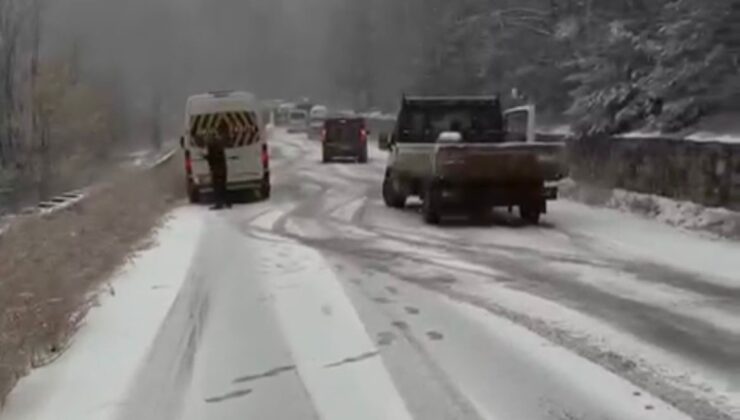 Bursa’da yoğun kar yolları kapattı