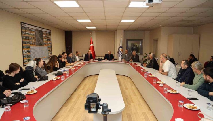 Büyükgöz, yıkım kararı alınan binanın mülk sahipleriyle bir araya geldi