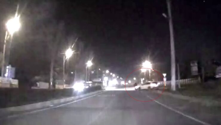 Çarptığı motosiklet devrildi, sonra kaçtı: O anlar araç kamerasında