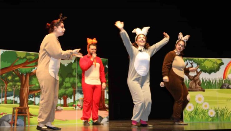 Çayırova’da çocuklar tiyatroyla buluştu