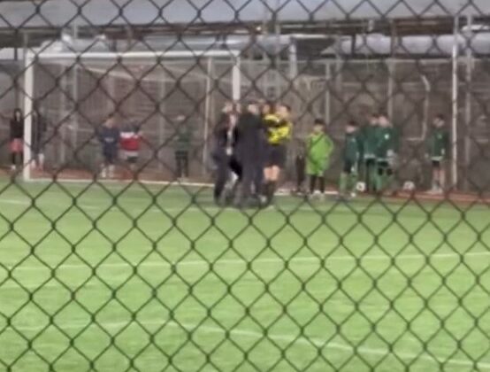 Çocukların maçında kadın hakeme şiddet