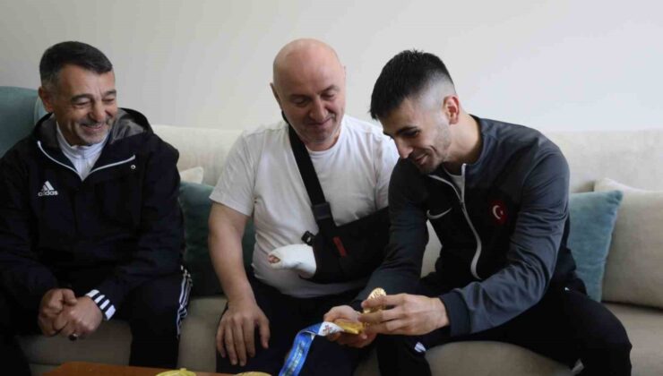 Dünya şampiyonu milli karateci Şamdan’dan Başkan Bıyık’a “madalyalı” ziyaret