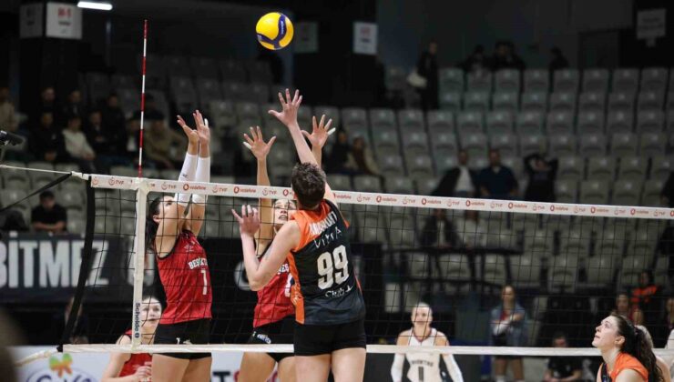 Eczacıbaşı Dynavit, 5 setlik mücadeleden galip ayrıldı