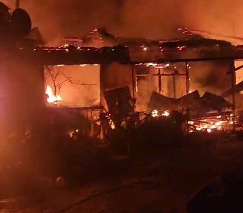 Edirne’de ahırda çıkan yangın 3 eve sıçradı