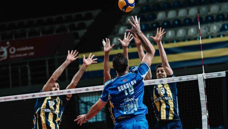 Efeler Ligi: Fenerbahçe Medicana: 0 – Halkbank: 3