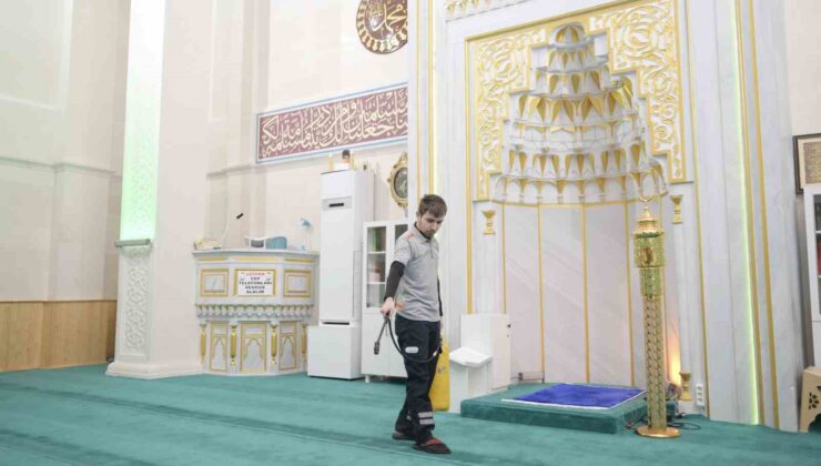 Esenyurt Belediyesi camilerde hijyen ve bakım hizmetlerini yeniledi