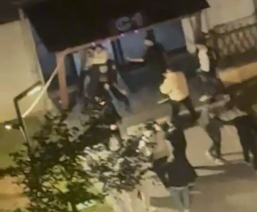 Esenyurt’ta gençler birbirine girdi, sokaklar savaş alanına döndü