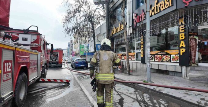 Esenyurt’ta iş hanında korkutan yangın