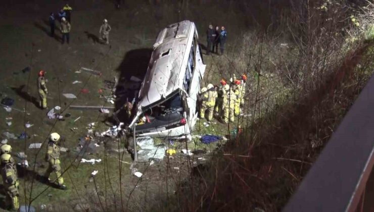 Esenyurt’ta servis minibüsü şarampole yuvarlandı: 2 ölü, 9 yaralı