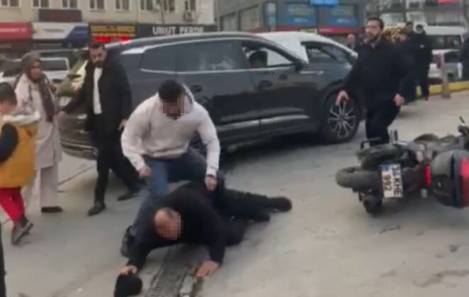 Esenyurt’ta trafikte tartıştığı araç sürücüsünü öldüresiye dövdü: O anlar kamerada