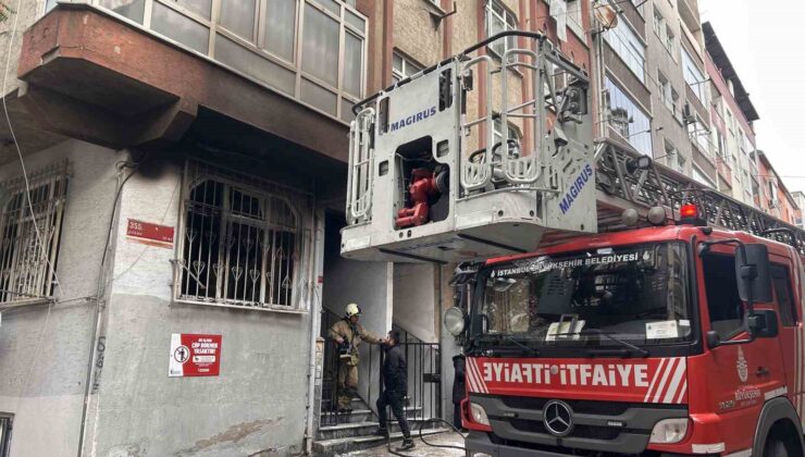 Fatih’te 4 katlı binanın temelinin çöktüğü iddiası: Salonun ortasında çukur oluştu