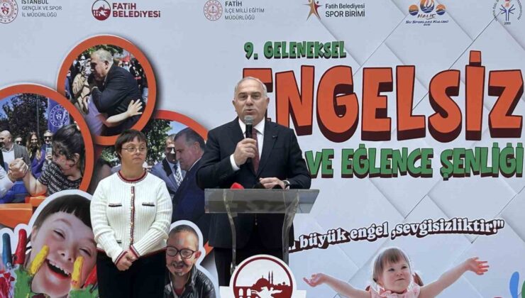 Fatih’teki şenliğe katılan engelli çocuklar gönüllerince eğlendi