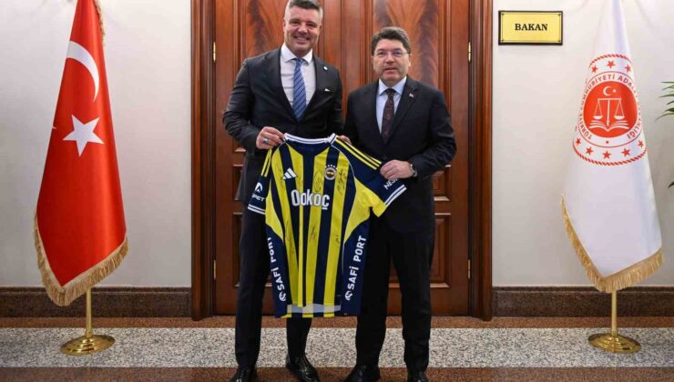 Fenerbahçe’den Bakan Yılmaz Tunç’a hediye edilen formayla ilgili açıklama