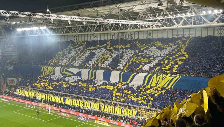 Fenerbahçeli taraftarlardan derbiye özel koreografi