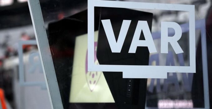 Galatasaray – Kasımpaşa maçının VAR’ı Sarper Barış Saka oldu
