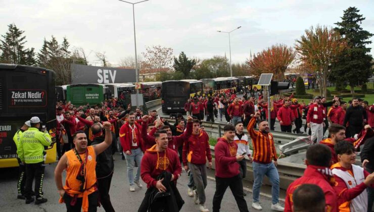 Galatasaray taraftarları derbi için stada geldi
