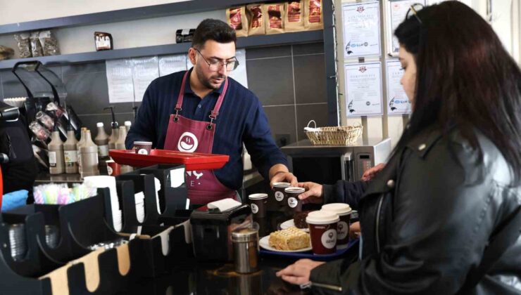 Gençler, Genç Kafe’nin müdavimi oldu