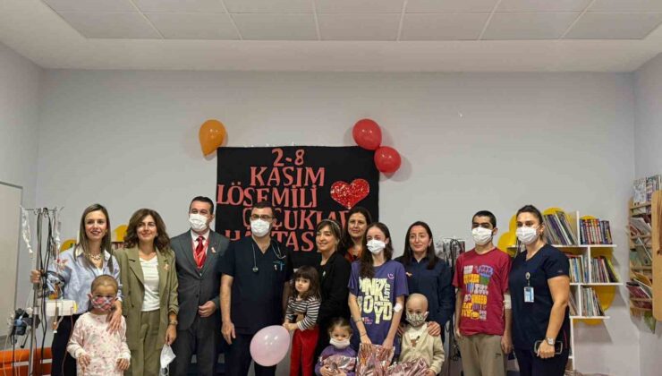 Hastanede tedavi gören çocuklara üniversitelilerden “moral” desteği