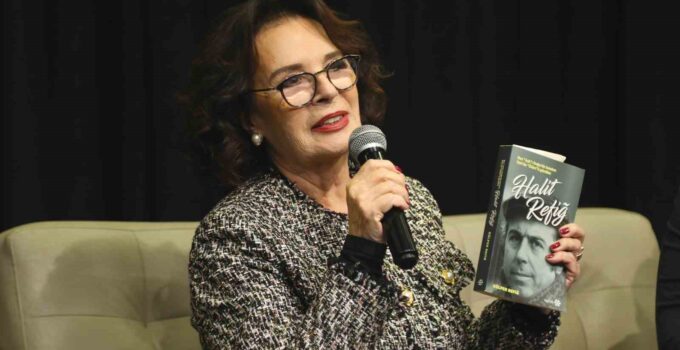 Hülya Koçyiğit: “Berrin Menderes’i canlandırmak içimde ukde kaldı”