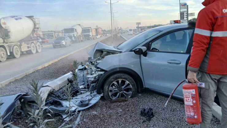 Hurdaya dönen araçtan yaralı kurtuldu