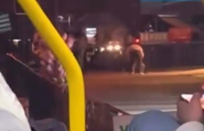 İki grup tekme tokat kavga etti, o anlar kameraya yansıdı