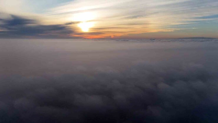 İstanbul sisle kaplandı, bulutların üstünde kartpostallık manzaraları görüntüledi