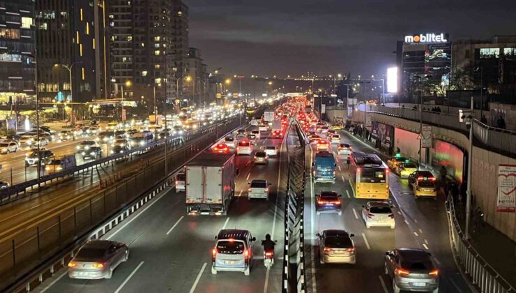 İstanbul’da trafik yoğunluğu yüzde 85’e ulaştı