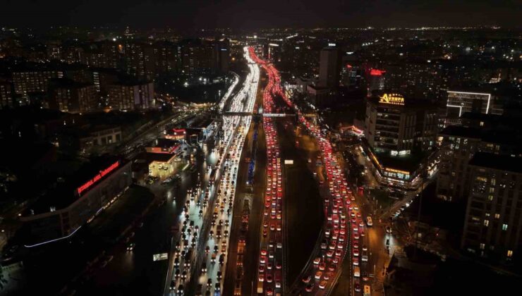 İstanbul’da yüzde 90’a ulaşan trafik havadan görüntülendi