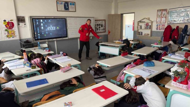 JAK’tan öğrencilere “Deprem farkındalık eğitimi”