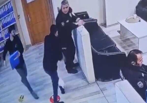 Kartal’da polis merkezinde bir şahıs bekçiye saldırarak silahını almaya çalıştı