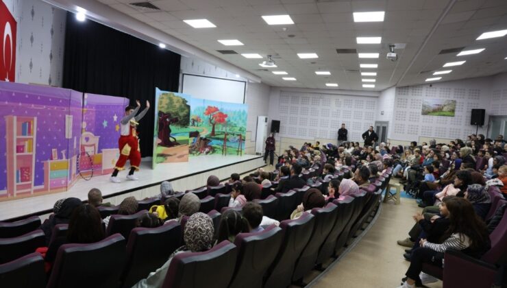 Kartepe’de çocuklara “Küçük Cesaretler Kulübü” oyunu sahnelendi