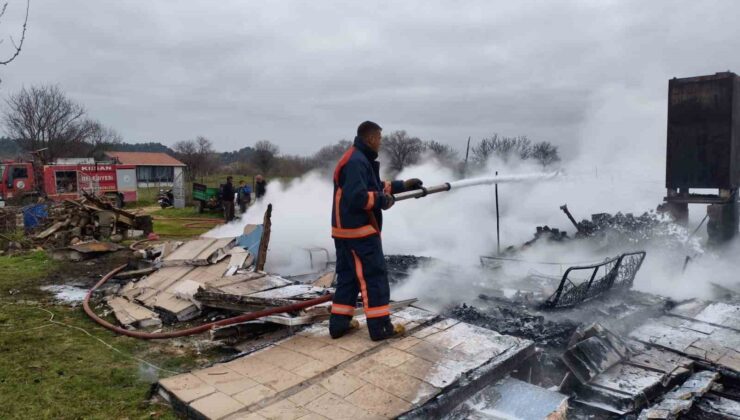 Keşan’da çıkan yangınlarda 2 ev kullanılamaz hale geldi
