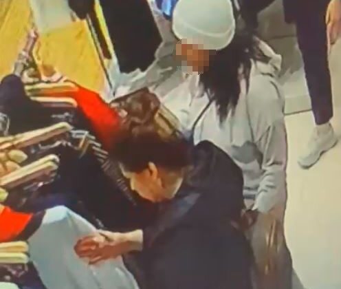 Kılıktıktan kılığa giren cep telefonu hırsızı kadın kamerada