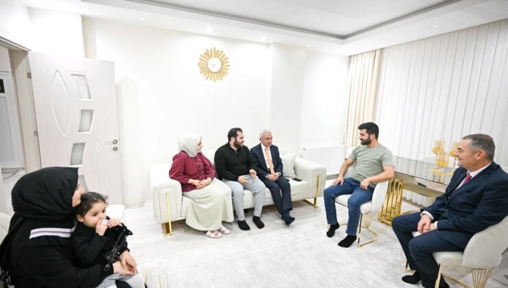 Kırklareli Valisi Turan devlet desteğiyle evlenen genç çiftlere misafir oldu